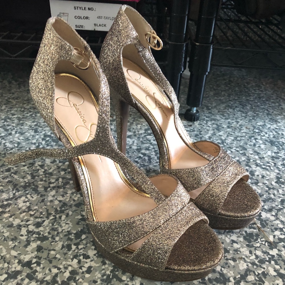 Super sexy gold shimmer/glitter platform pumps.